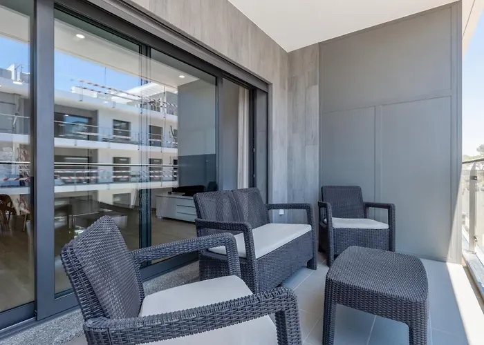 Elegant 2bdr In By Lovelystay *
