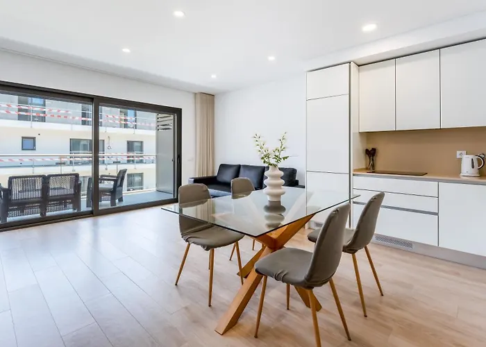 Elegant 2bdr In By Lovelystay