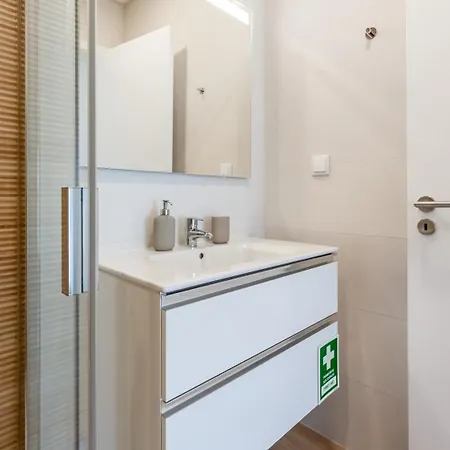 Elegant 2bdr In By Lovelystay كوارتيرا