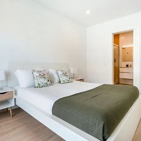 Elegant 2bdr In By Lovelystay * كوارتيرا