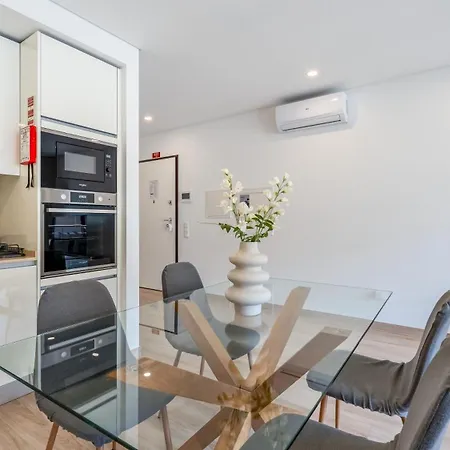 Διαμέρισμα Elegant 2bdr In By Lovelystay Quarteira