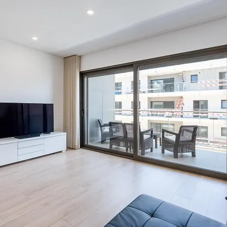 Διαμέρισμα Elegant 2bdr In By Lovelystay Quarteira