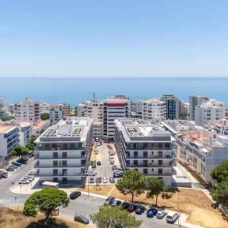 Διαμέρισμα Elegant 2bdr In By Lovelystay Quarteira