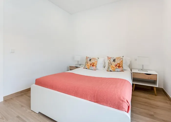 Elegant 2bdr In By Lovelystay Апартаменты *