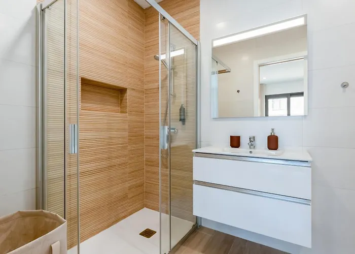 Elegant 2bdr In By Lovelystay