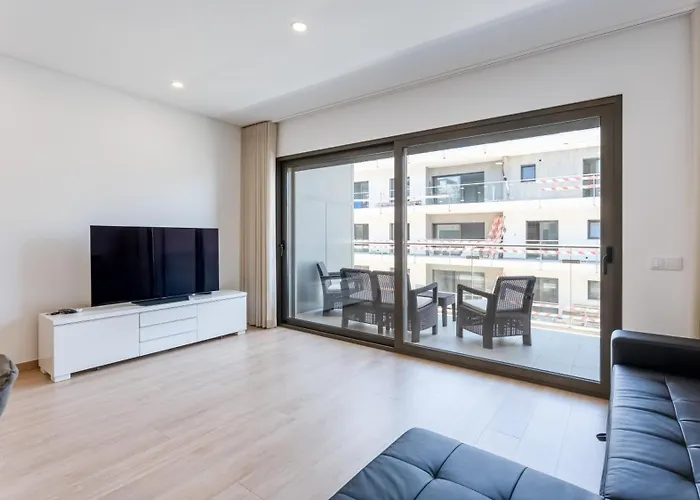 Апартаменты Elegant 2bdr In By Lovelystay Картейра