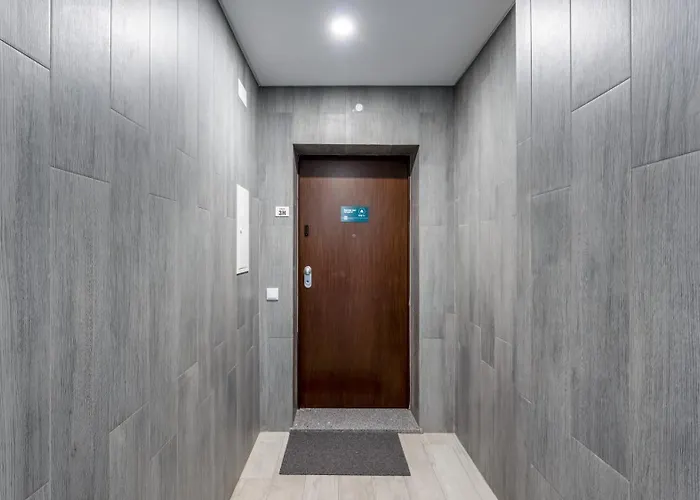 Апартаменты Elegant 2bdr In By Lovelystay *
