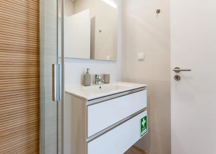 Elegant 2bdr In By Lovelystay Quarteira