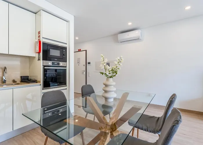 Apartamento Elegant 2bdr In By Lovelystay Quarteira